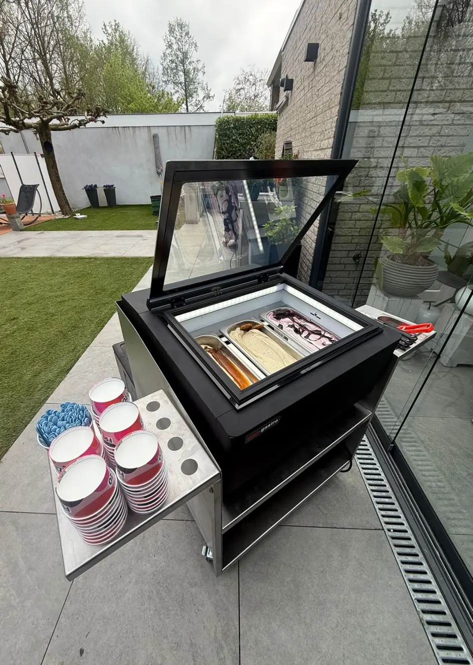 Kleine Frezzo ijsvitrine van Frezzo Events